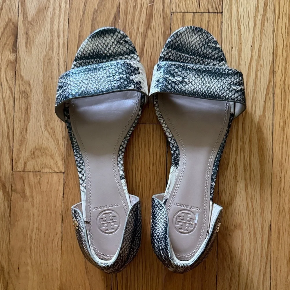 Tory Burch sz 8.5 Snakeskin Pattern Sandals flats alludes snake print leather